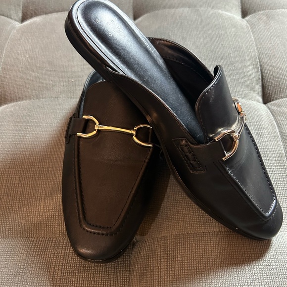 Shoes - Picture 3 of 4